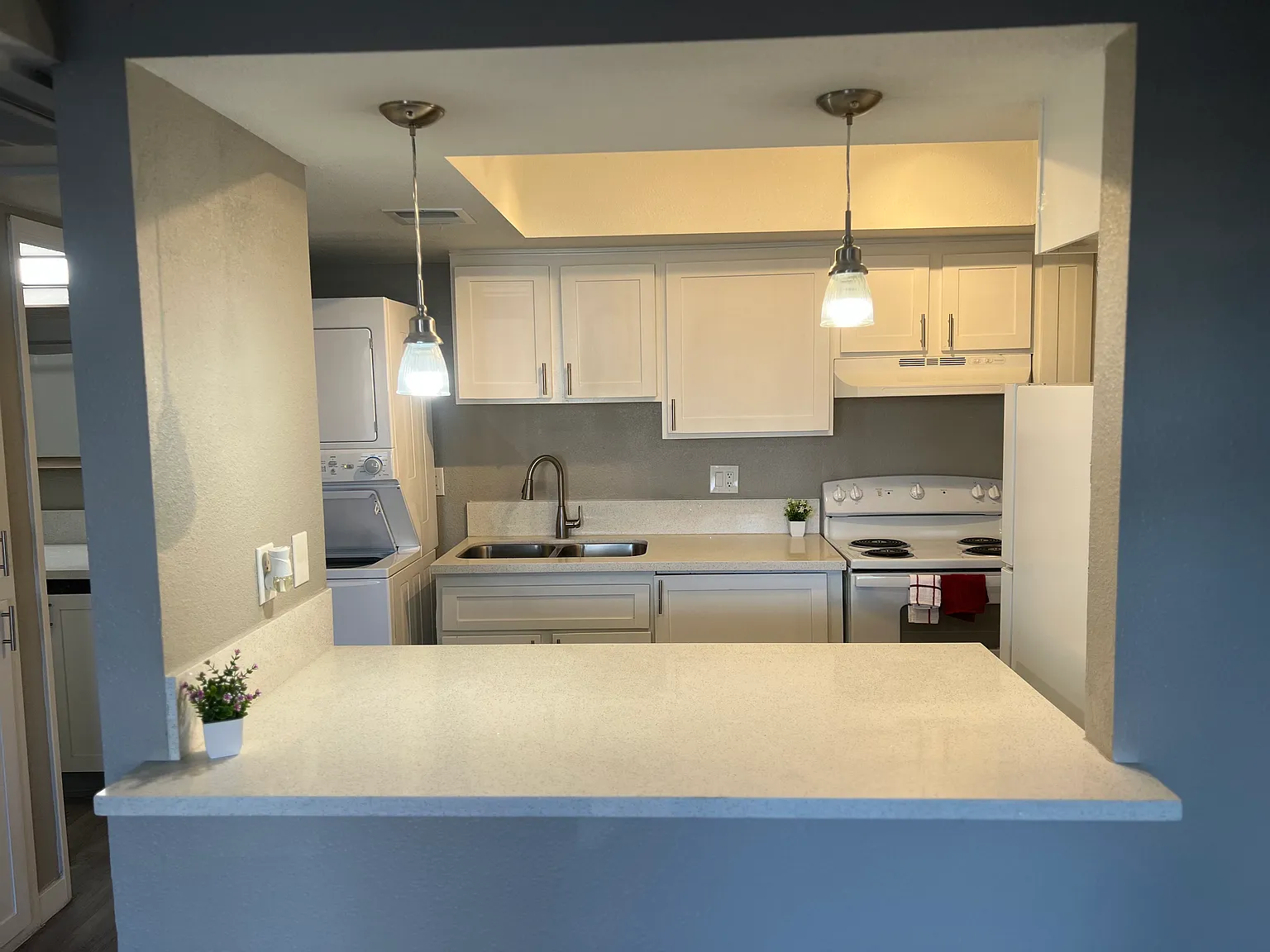 Studio, 400 sqft, $826 — Photo 2
