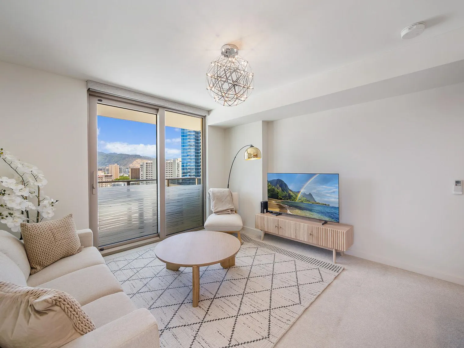 2 bed, 2.0 bath, 796 sqft, $6,349 — Photo 3