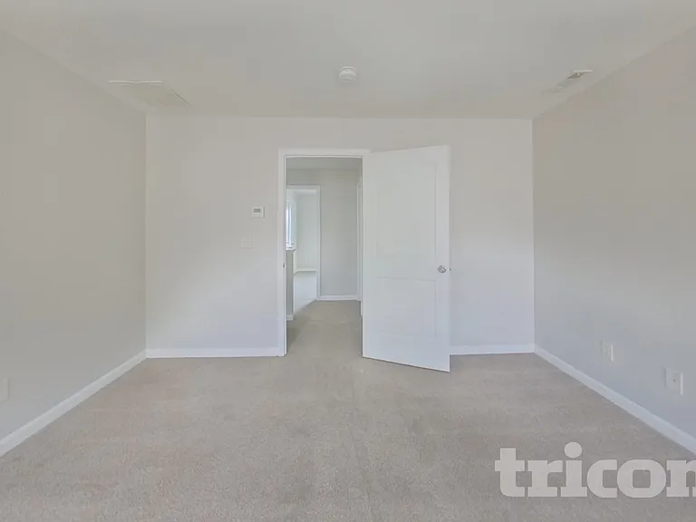 438 Lake Ridge Ln — Photo 5