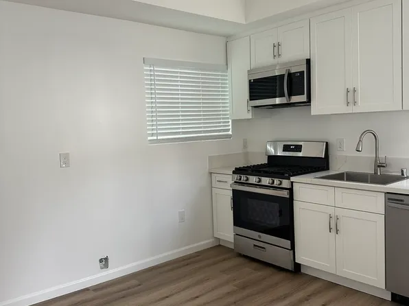 14527 Hartland St #11, Van Nuys, CA 91405