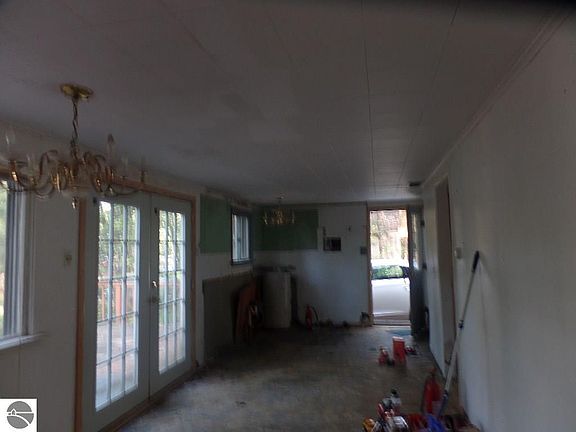 5th image of 3224 Lakeview Dr