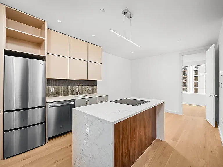 41-15 24th St #721 — Photo 2