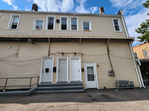 7 National St #7, Elgin, IL 60123