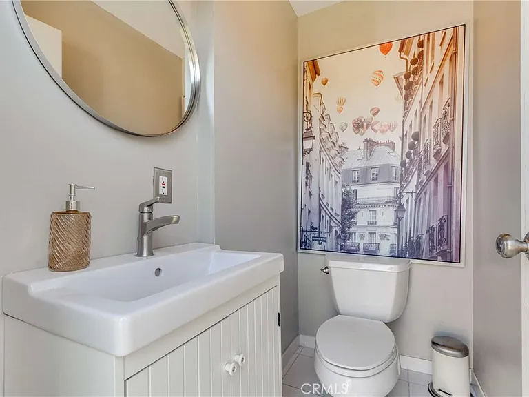 1911 N Fairview St — Photo 30