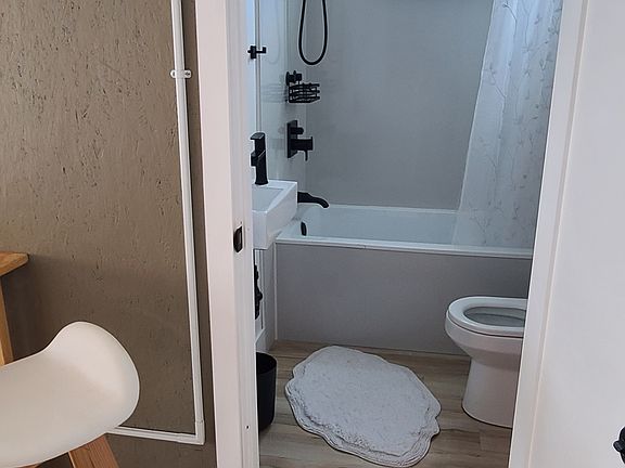 4th image of 419 Sacramento St