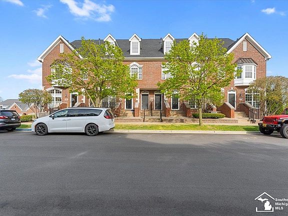 2nd image of 2767 Riverside Dr