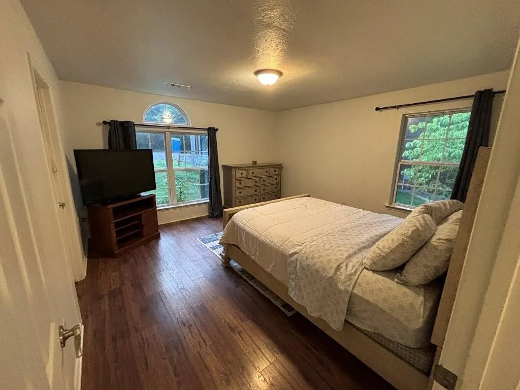 3 bed, 1632 sqft, $1,800 — Photo 2