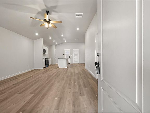 2nd image of 2402 Abbeville Ave