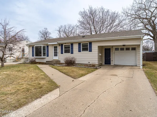 1610 7th Ave NW, East Grand Forks, MN 56721