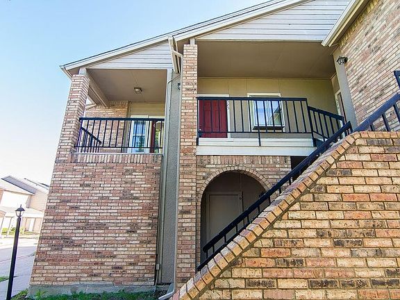 2nd image of 1700 Amelia Ct APT 525