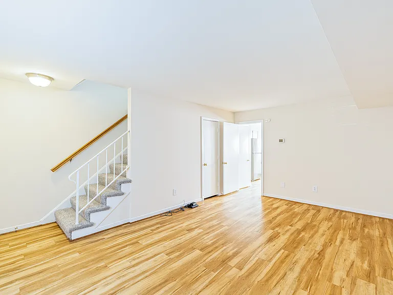 Meadowbrook Apartments — Photo 9