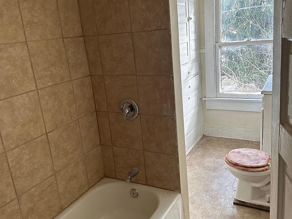 1st image of 70 Park Dr #1