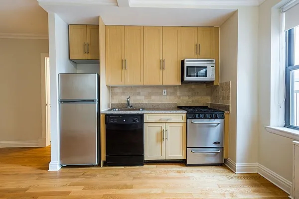 Rented by Stonehenge NYC LLC | media 19