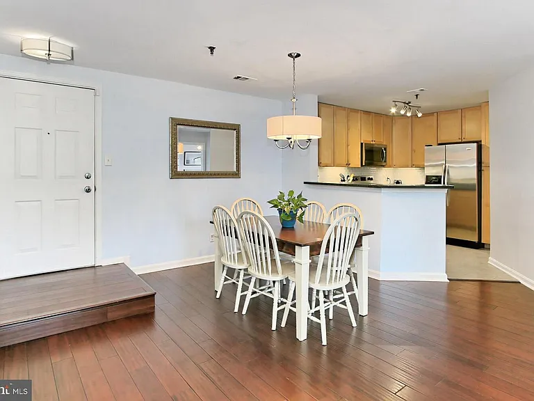 1100 Quaker Hill Dr #401 — Photo 2