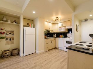 Hargrave Place, Winnipeg, MB R3C 3T9