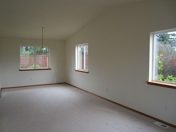 5th image of 8918 Lealan Ct SE