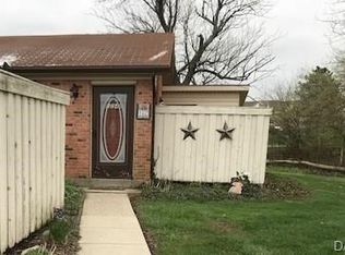 1246 Hollowbrook Dr, Centerville, OH 45458