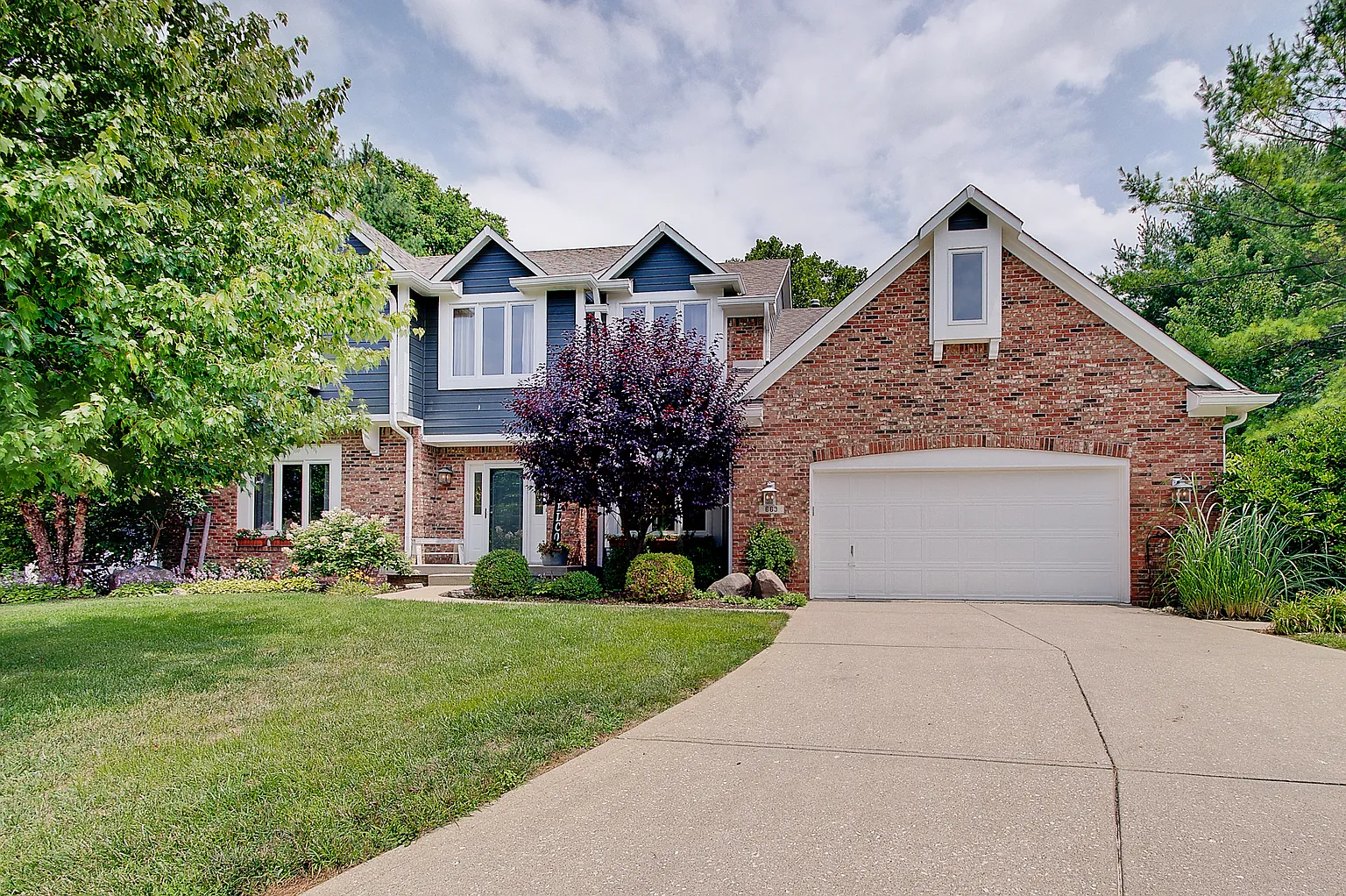663 Vanhoy Dr photo 1