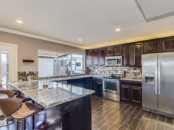 3rd image of 5601 E Sharon Dr