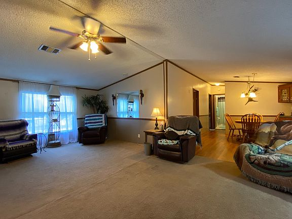 4th image of 403 SW Kestrel Way