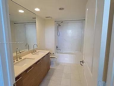 4th image of 305-480 Hibiscus St #305