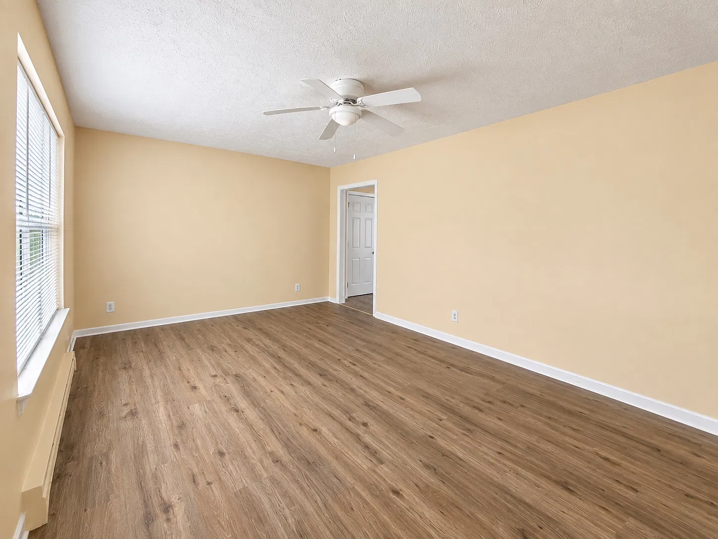 3 bed, 1100 sqft, $1,600 — Photo 3