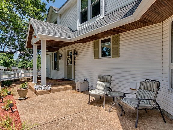 2nd image of 3201 Fairview Ln