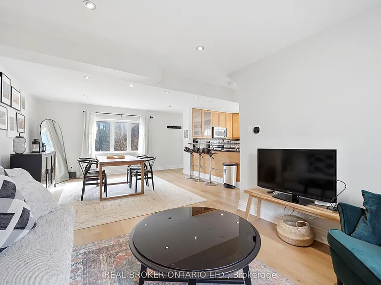 24 Glenburn Ave #UPPER — Photo 2