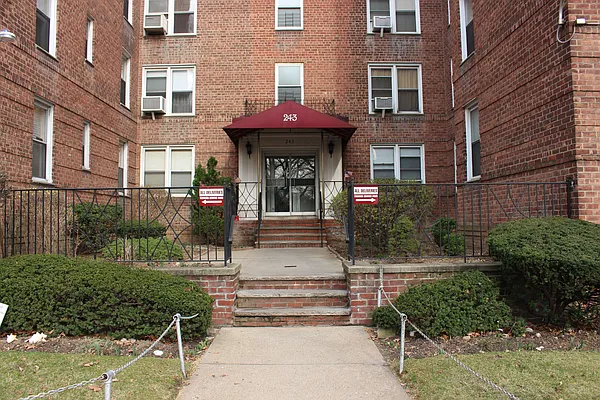 Sold by SMD Neighborhood Realty | media 12