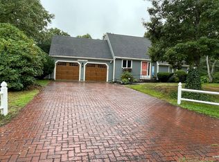 190 Captain Samadrus Rd, Cotuit, MA 02635