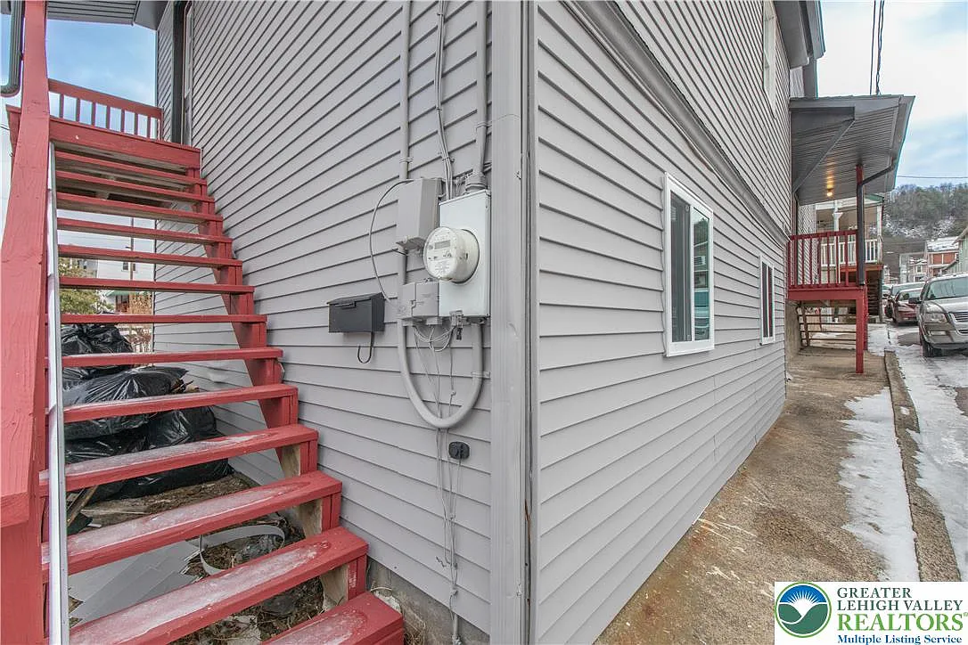 Building Photo - 13 N School St #70
