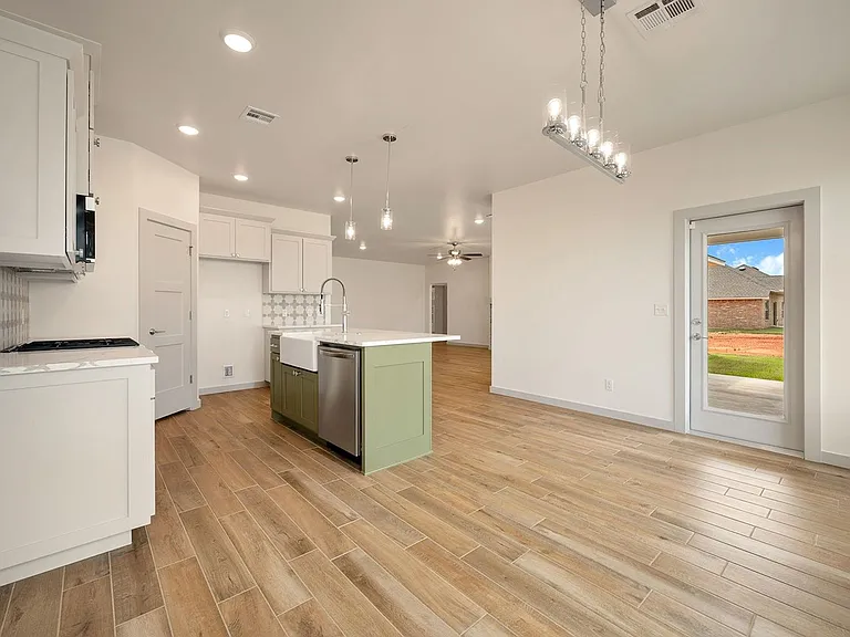 4909 Misty Wood Ln — Photo 18