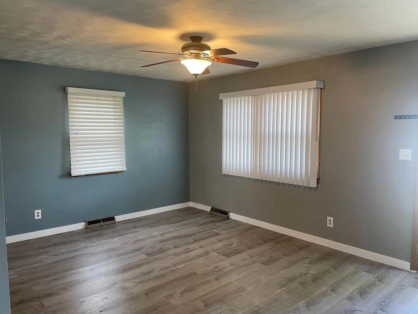 Large Single Family Residence for Rent! — Photo 2