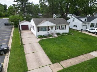 1012 W 7th St, Cedar Falls, IA 50613