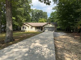 118 Robin Hood Dr, Crossville, TN 38555