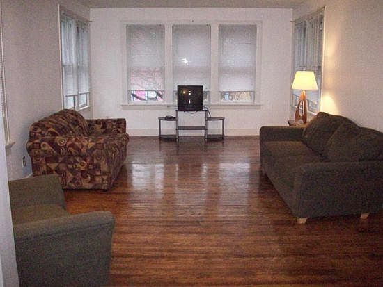 2nd image of 60 Murray St
