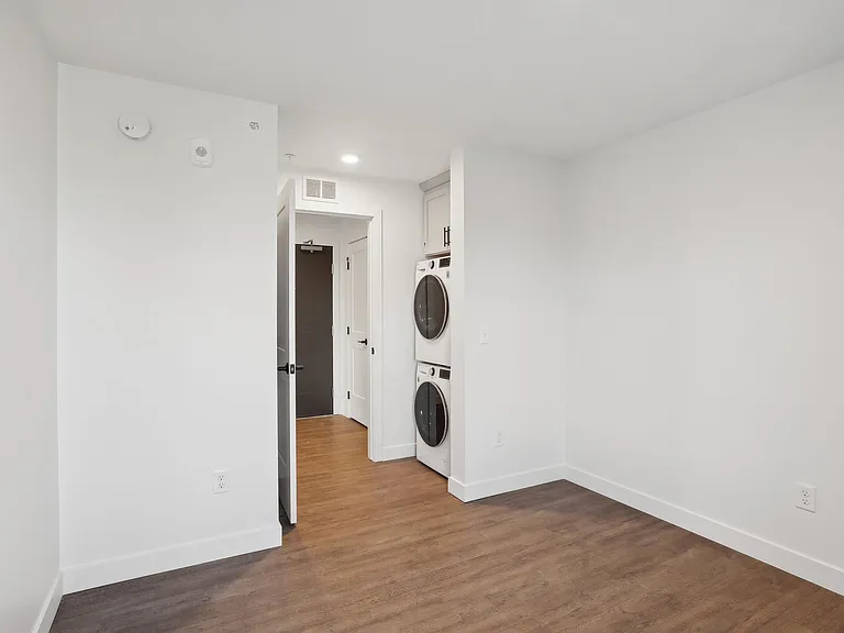 Solstice Apartments — Photo 7