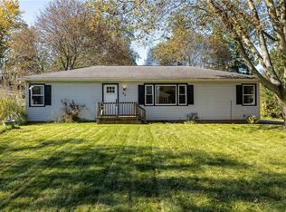 55 W Craig Hill Dr, Rochester, NY 14626