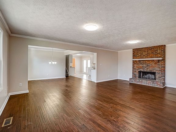 4th image of 1166 S Wrights Ln