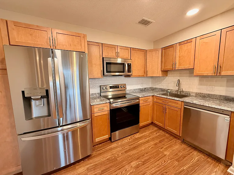 1000 Paradise Rd N #3R — Photo 5