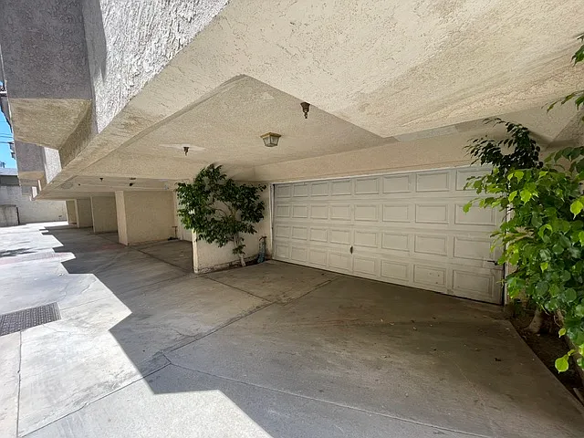2 bed, 2.5 bath, 1211 sqft, $3,000 — Photo 3