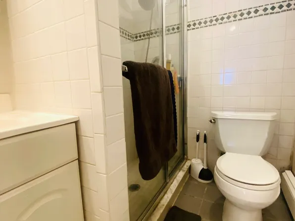 520 Undercliff Avenue image 3 of 9