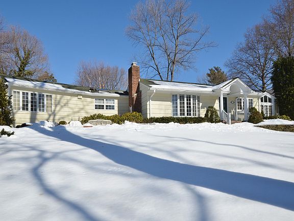 2nd image of 296 Bay Ave