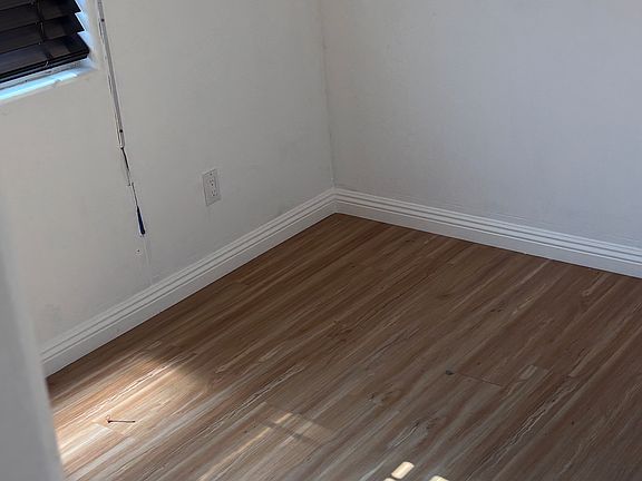 3rd image of 3919 W 105th St