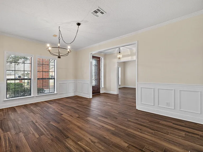 1400 Oak Hollow Dr — Photo 9