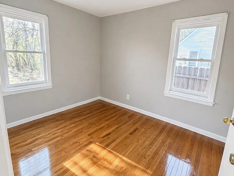 8251 Evergreen Ave — Photo 9