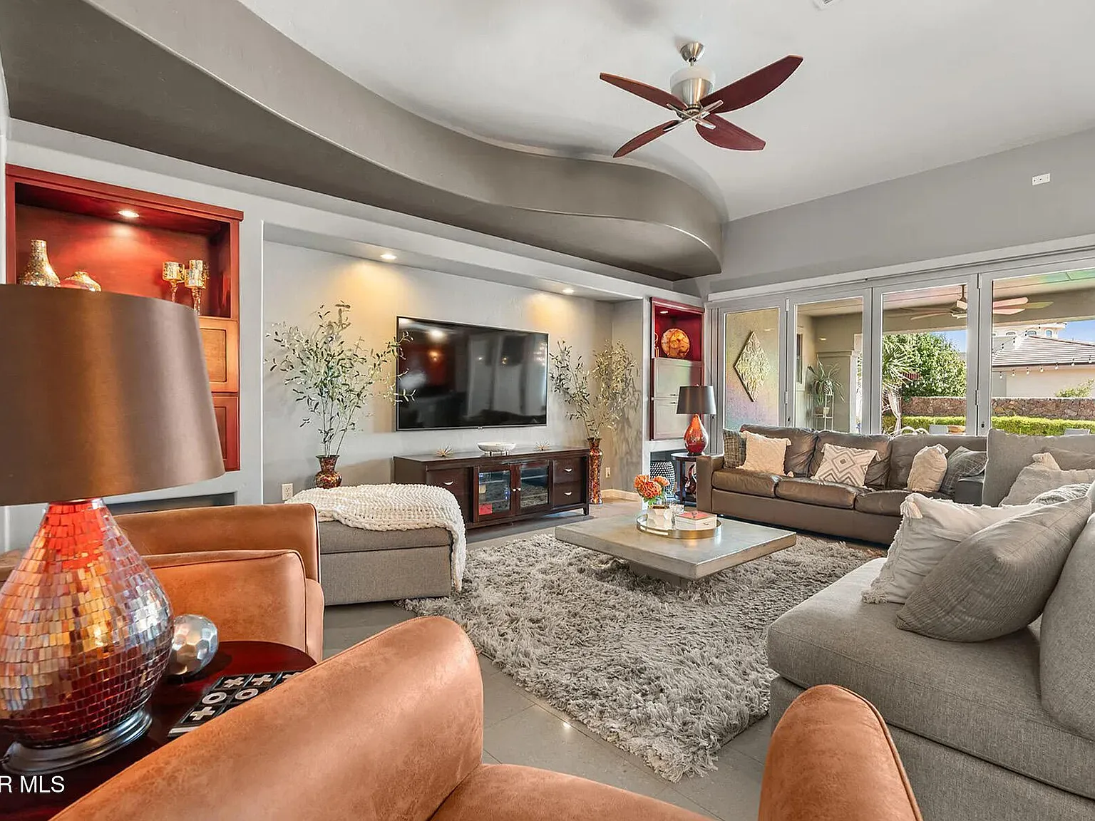5 bed, 4.0 bath, 2933 sqft — Photo 4