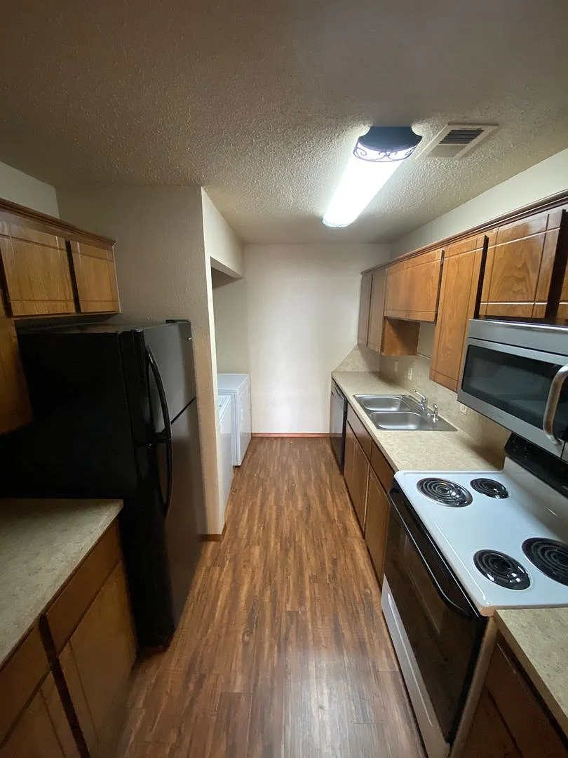 The Stratton Apartments — Photo 4