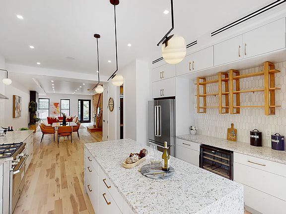 4th image of 1082 Bushwick Ave