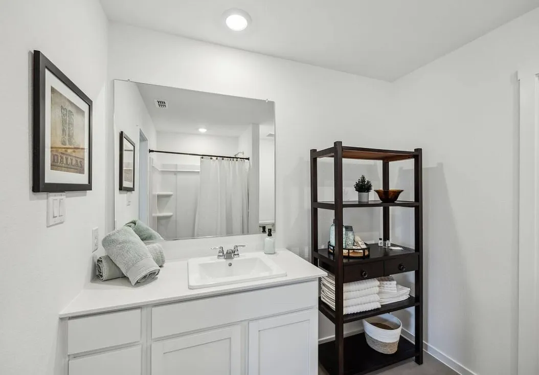 4 bed, 1760 sqft, $5,500 — Photo 3